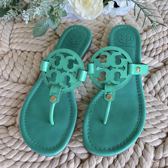 Tory Burch Shoes - TORY BURCH Leather Miller Sandals 🌸 Size 8